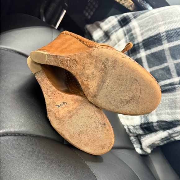 Tory Burch Brown Perforated Leather Wedge Sneakers Size 7 - Picture 8 of 8